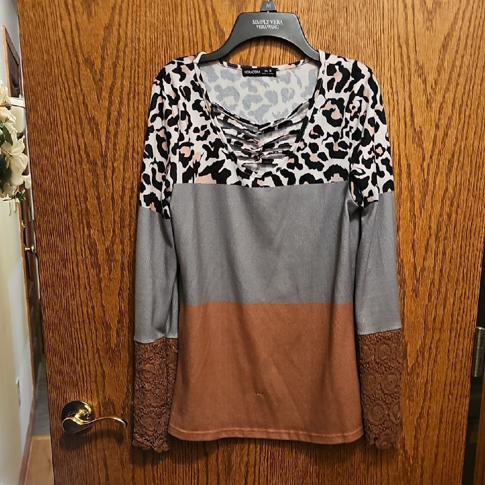 Stylish Women's Leopard Print Top by